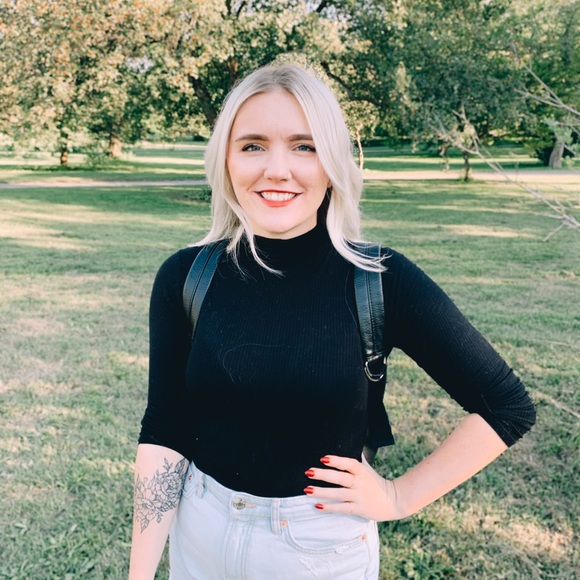 Meet your Posher, Melissa - Picture 2 of 2